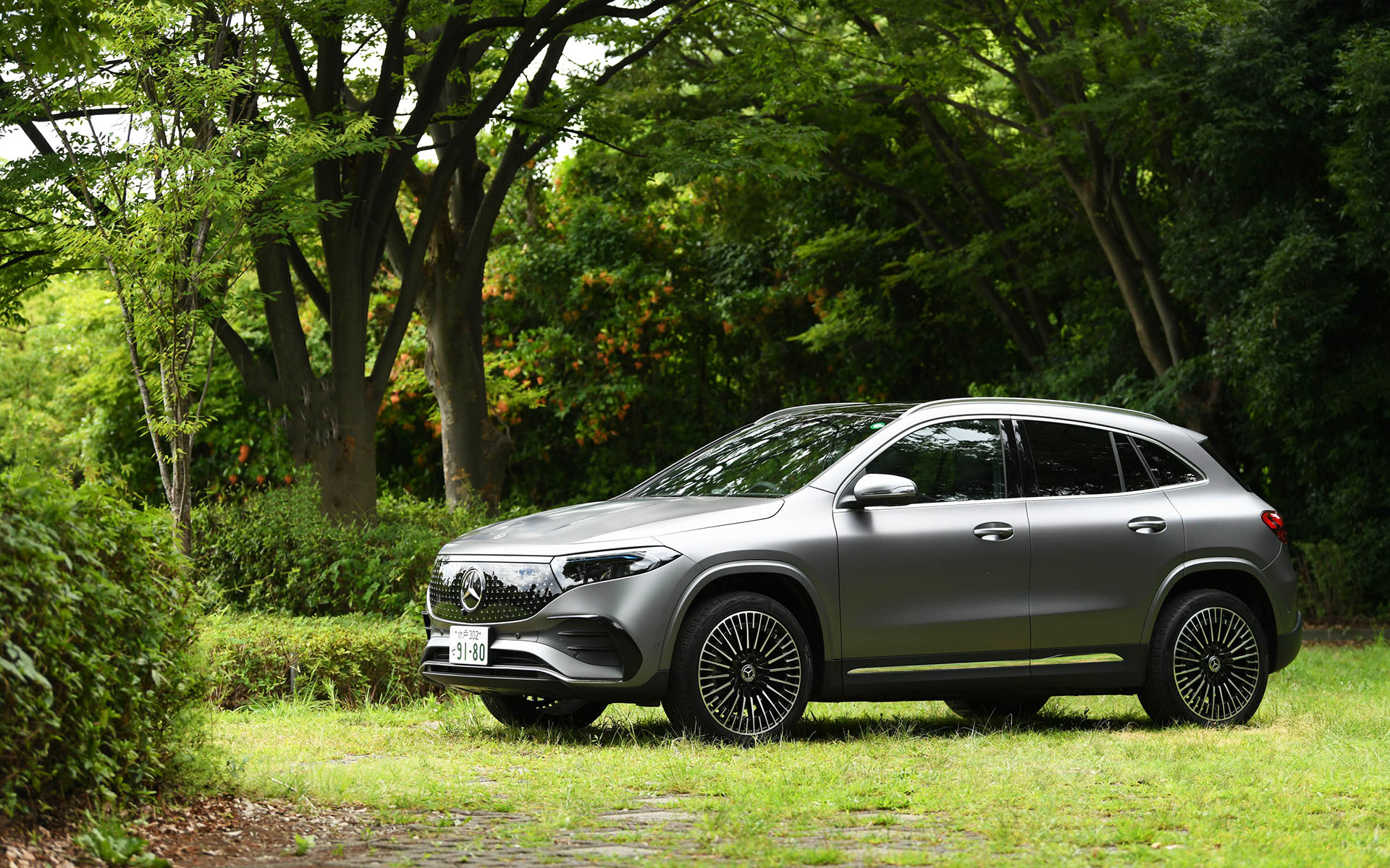 EQA 250＋（771万円/車両提供：メルセデス・ベンツ日本合同会社）。ボディサイズは4465×1835×1610mm（全長×全幅×全高）、ホイールベースは2730mm。車両重量は1980kg。一充電走行距離（WLTCモード/国土交通省審査値）は591km