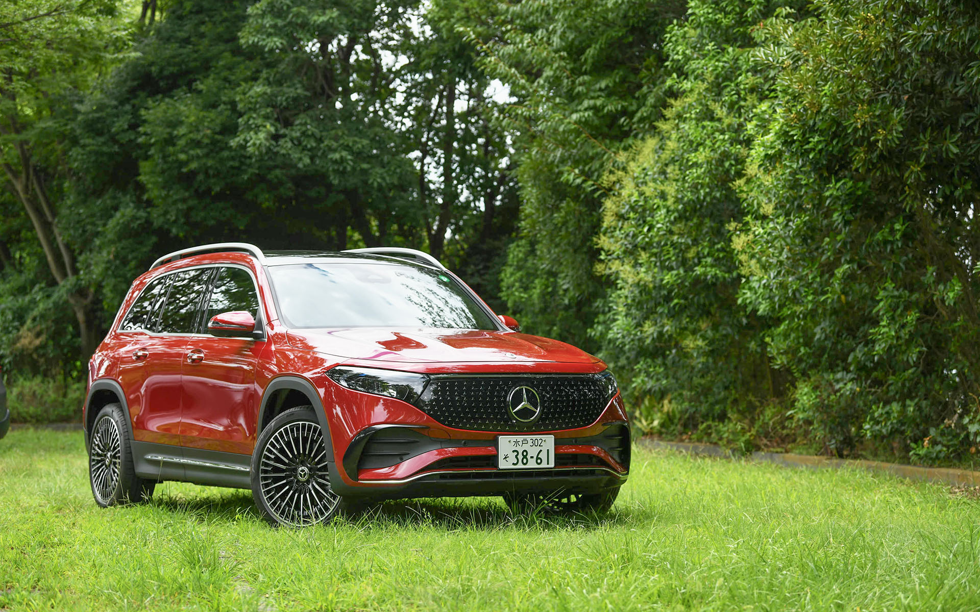 EQB 350 4MATIC（899万円/車両提供：メルセデス・ベンツ日本合同会社）。ボディサイズは4985×1835×1705mm（全長×全幅×全高）、ホイールベースは2830mm。車両重量は2160kg一充電走行距離（WLTCモード/国土交通省審査値）は547km