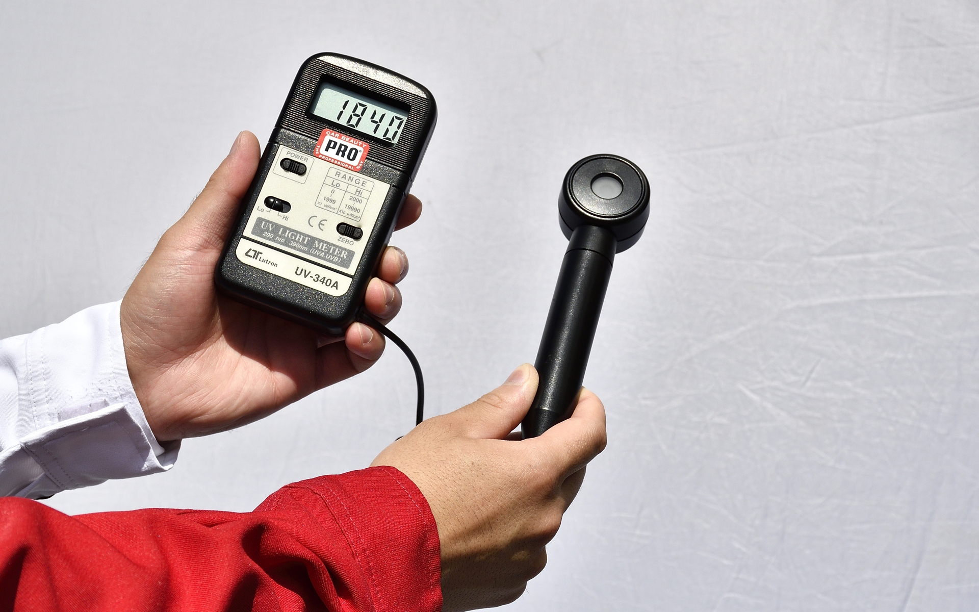 UV量はよく晴れた屋外では1000μWを超え、肌にもジリジリ感じるほど