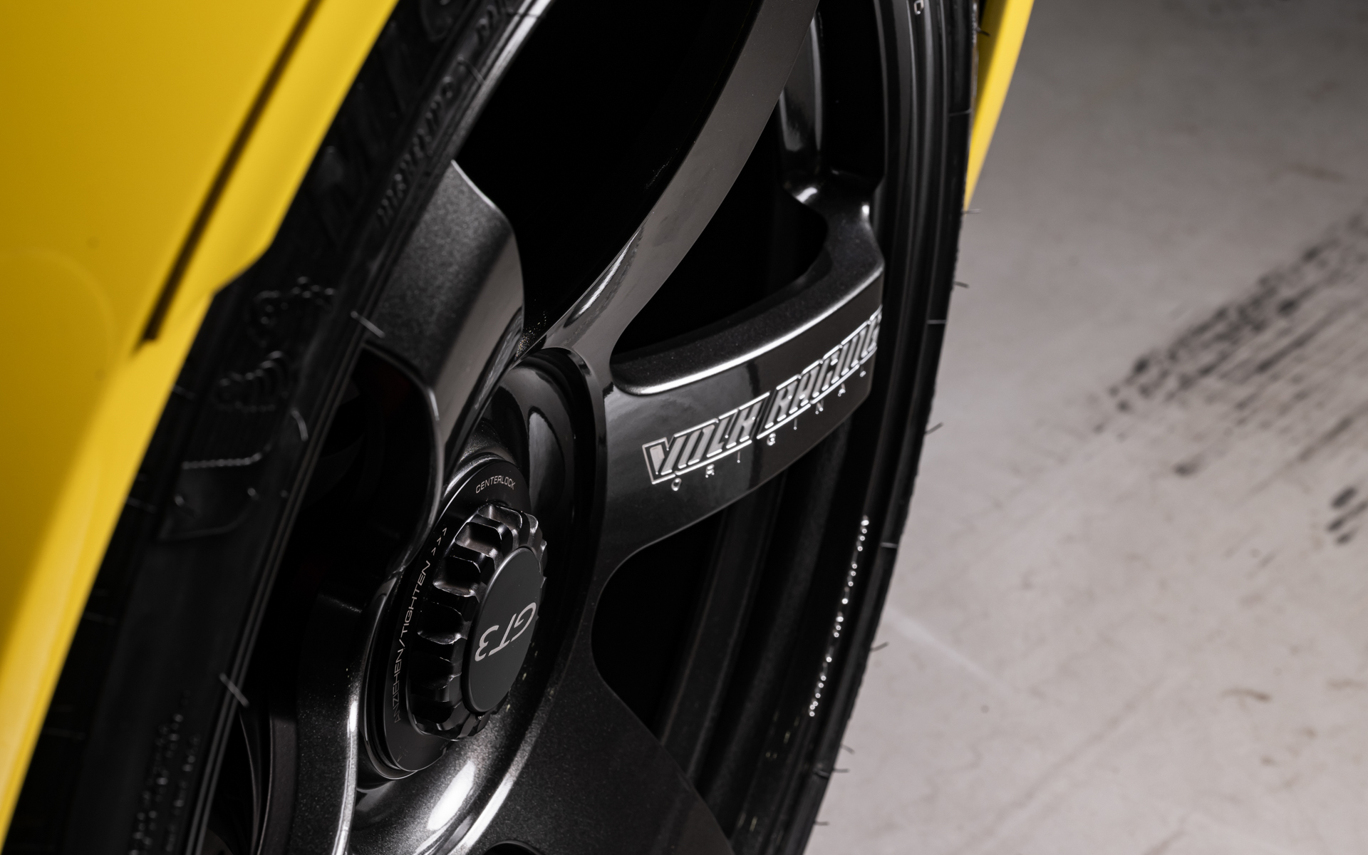 ビッグキャリパーに対応させるフェイスデザイン「レーシングコンケイブ」を採用