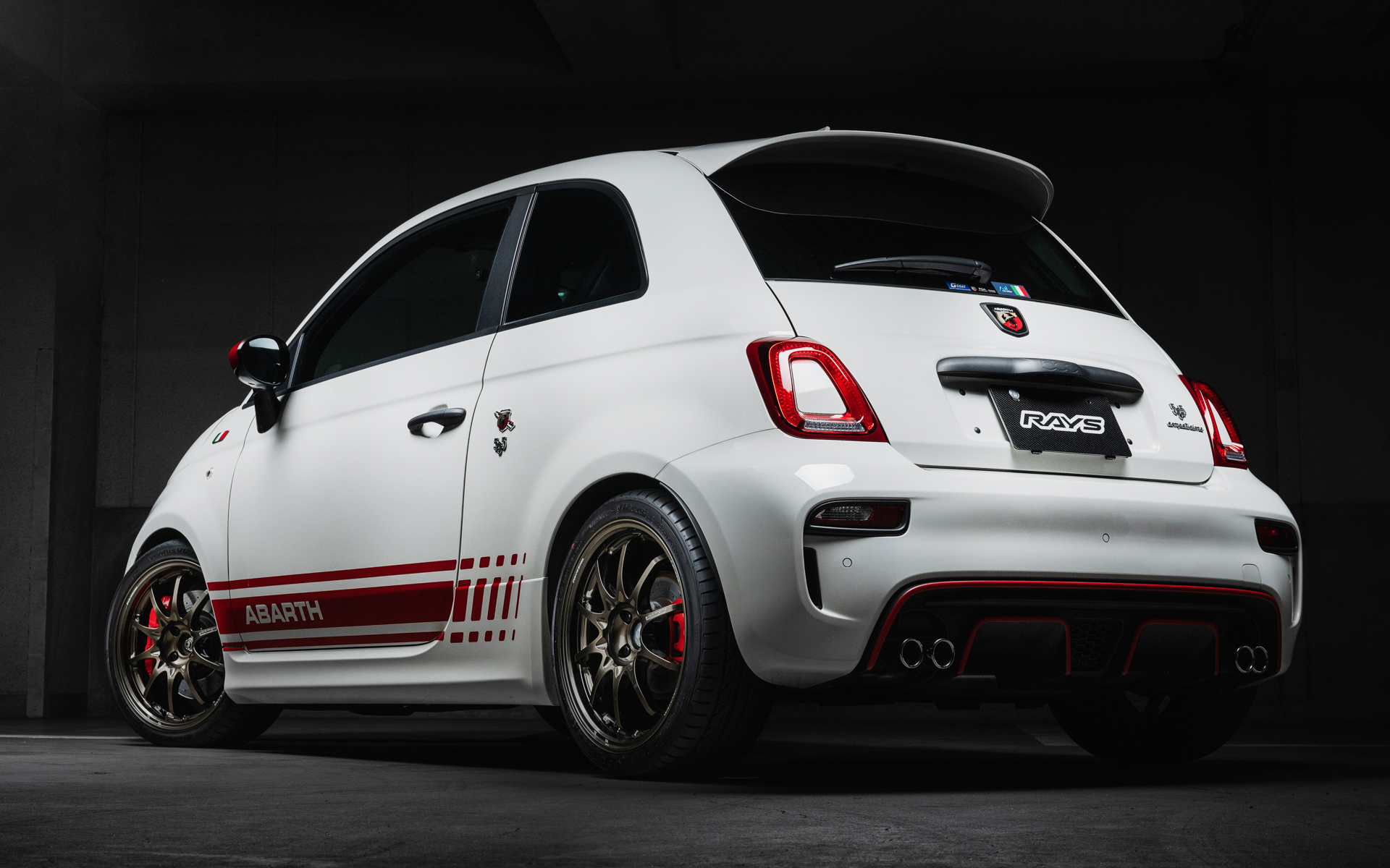 アバルト適合サイズは「17インチ×7.5J」のみとなる