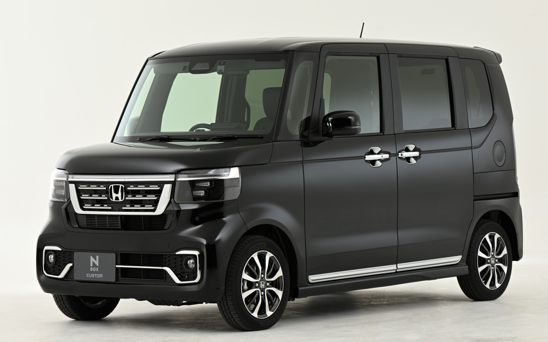 N-BOX CUSTOM　純正アクセサリー装着車