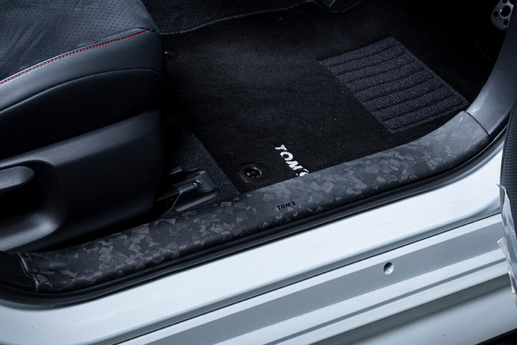 フロントスカッフ