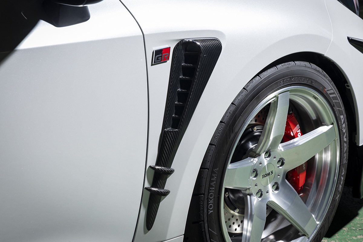 サイドフェンダーガーニッシュ