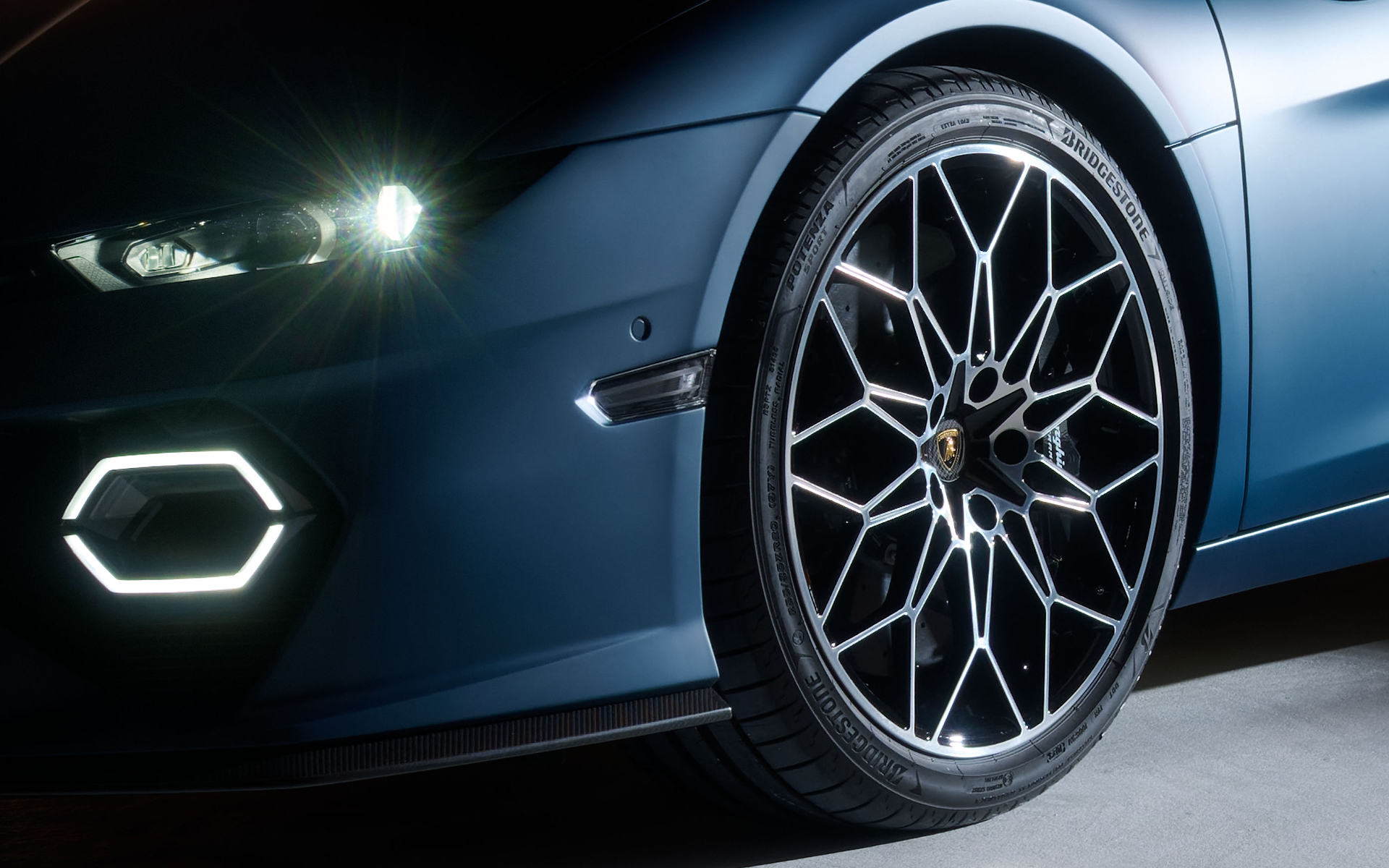 専用設計のPOTENZA SPORTはランフラットテクノロジー非採用タイプも設定