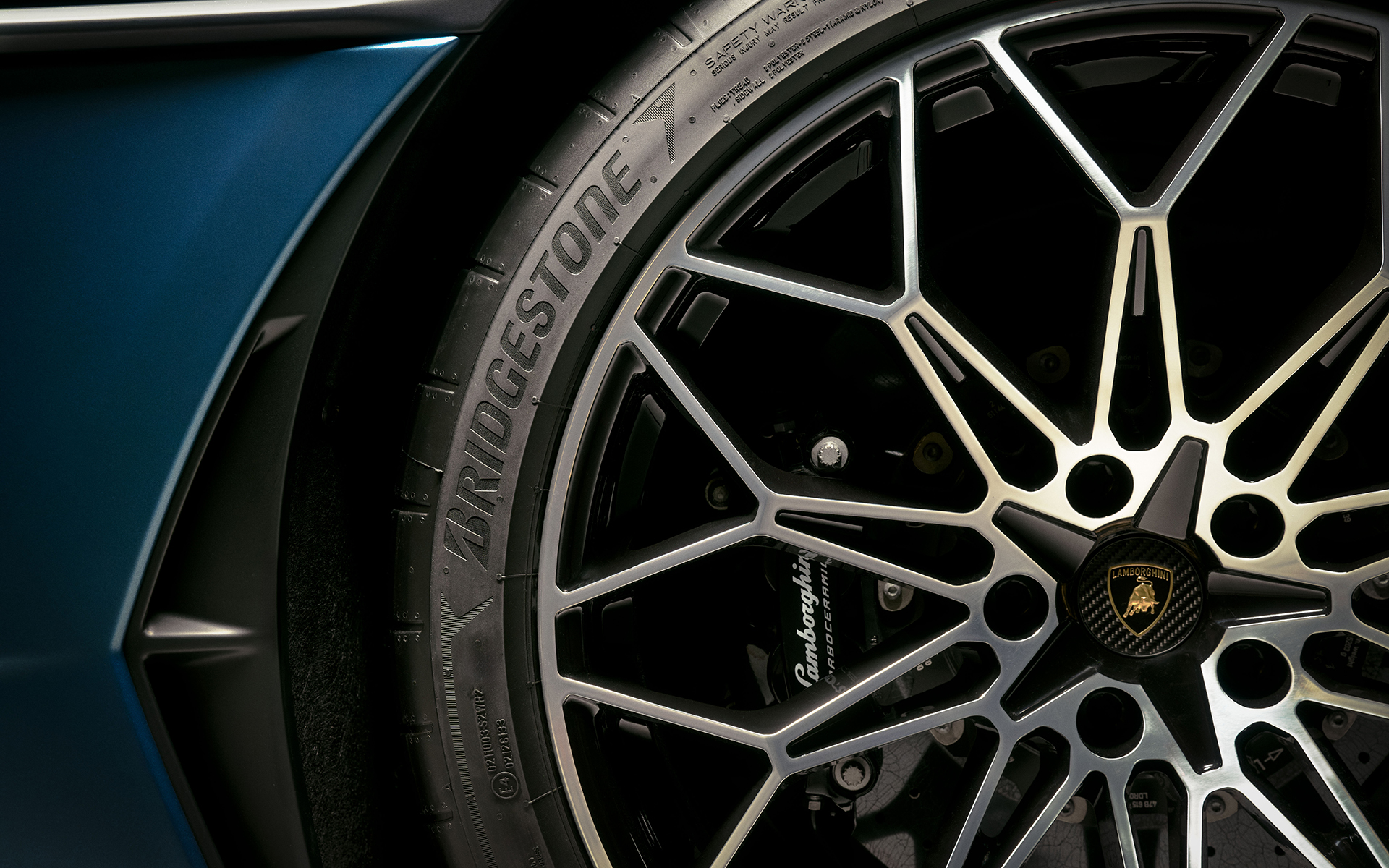 専用設計のPOTENZA SPORTはランフラットテクノロジー非採用タイプも設定