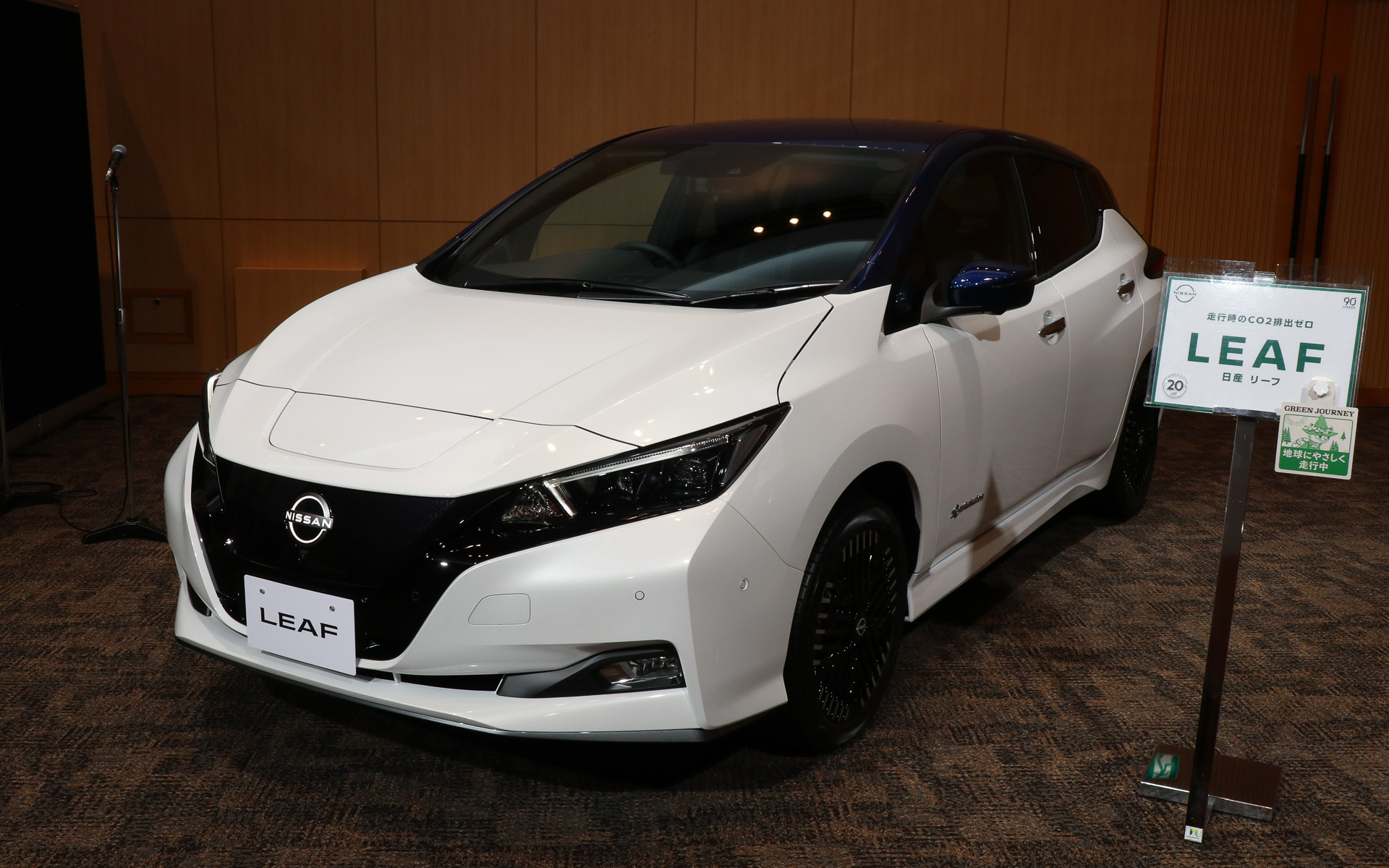 現地での移動用に日産のBEV（バッテリ電気自動車）「サクラ」や「リーフ」をレンタカーとして利用する