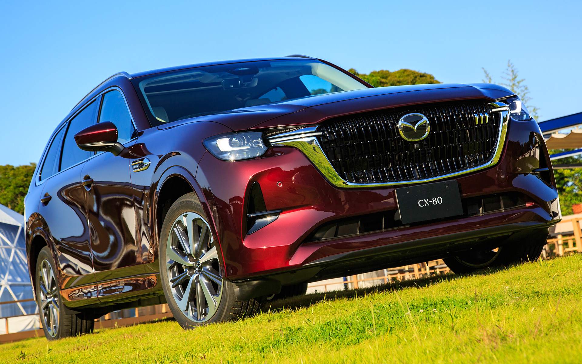 マツダの国内最上級モデルとなるCX-80。撮影車両はXD-HYBRID Premium Modern。ボディカラーはアーティザンレッドプレミアムメタリック