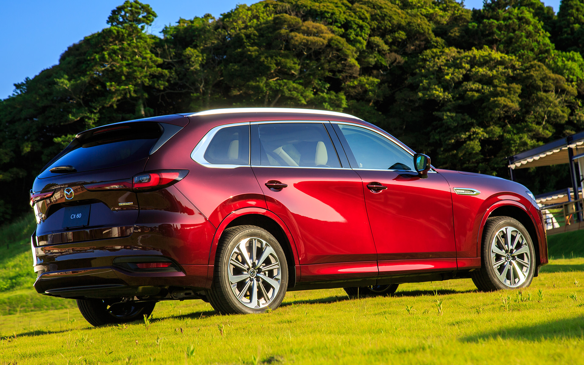 マツダの国内最上級モデルとなるCX-80。撮影車両はXD-HYBRID Premium Modern。ボディカラーはアーティザンレッドプレミアムメタリック