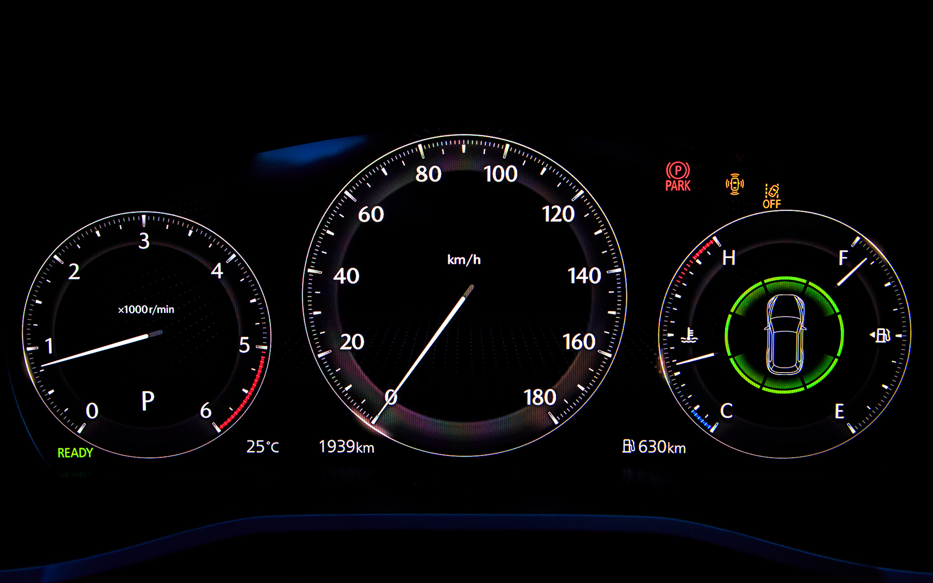 フル液晶メーターを採用