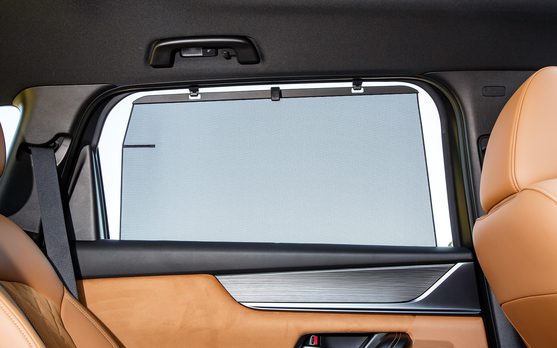 ウインドウにはサンシェードも完備