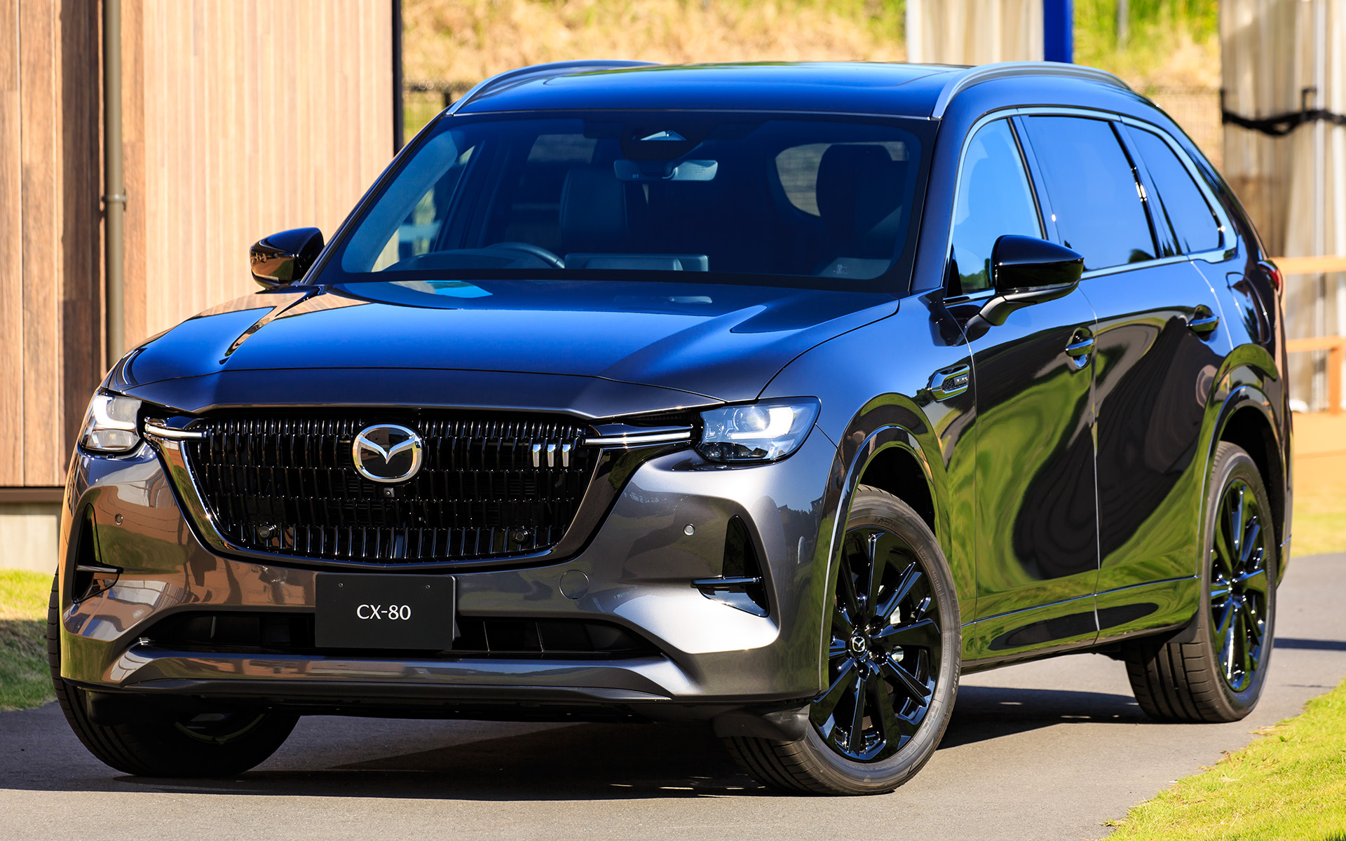 撮影車両のボディカラーはマシーングレープレミアムメタリック