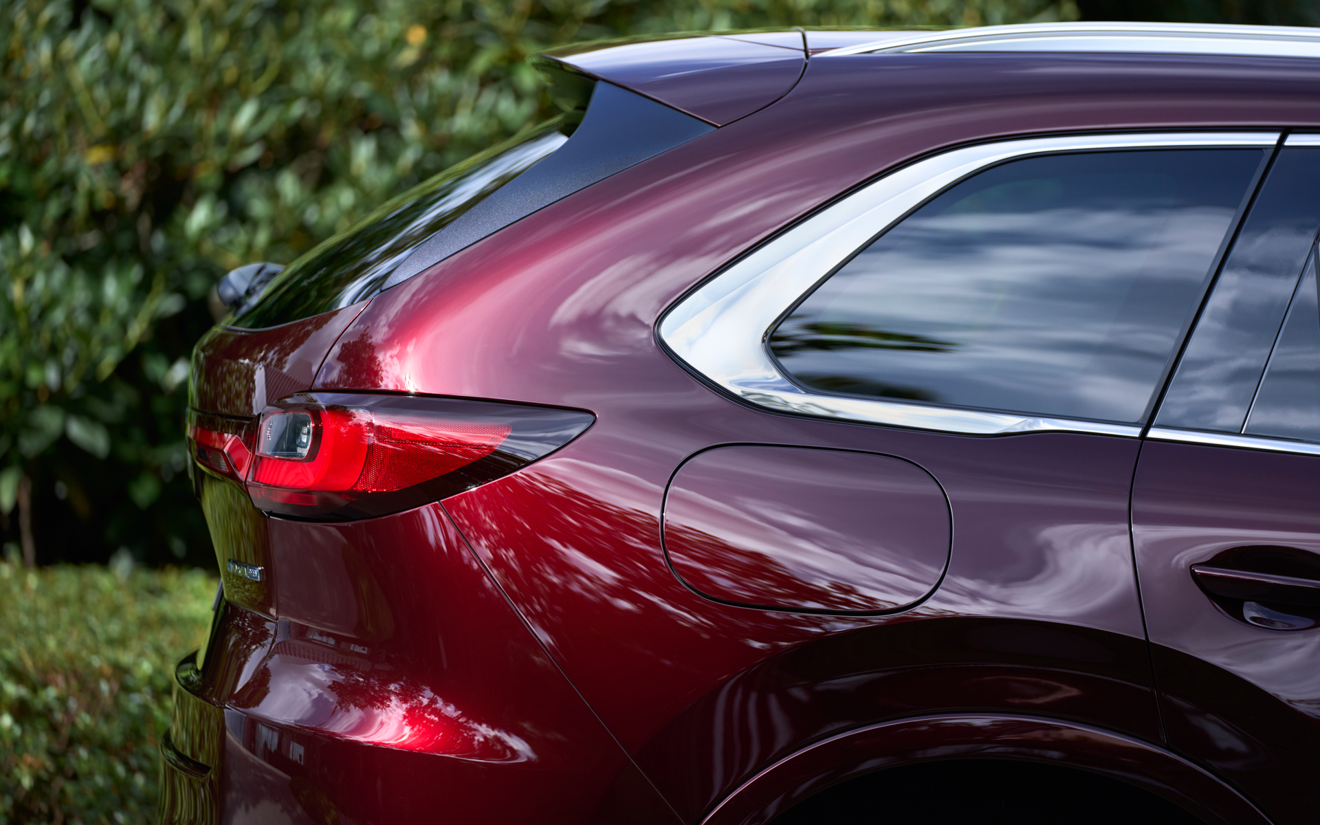 豊かさの象徴としてブライトモールディングは全グレード標準装備となる。