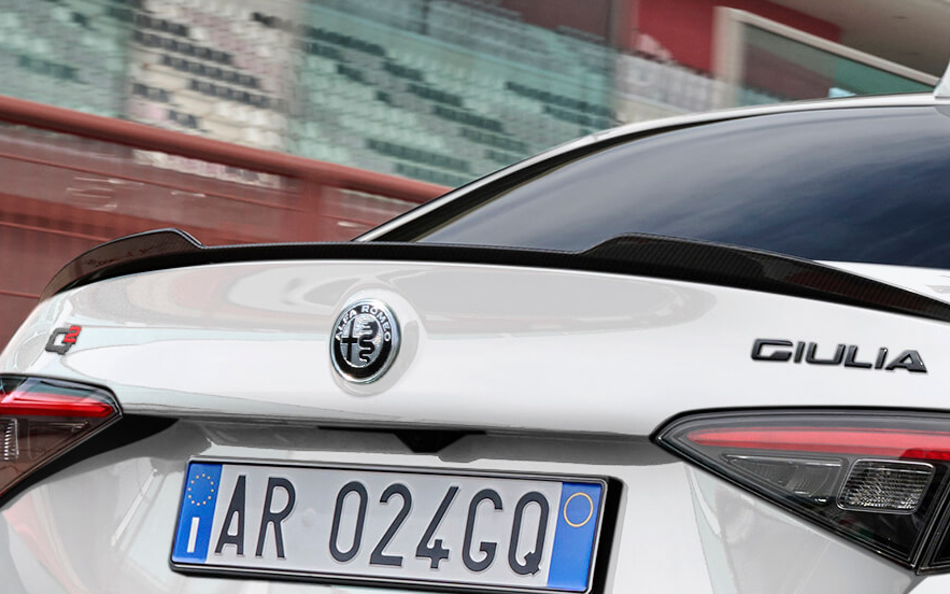 カーボンリアスポイラー