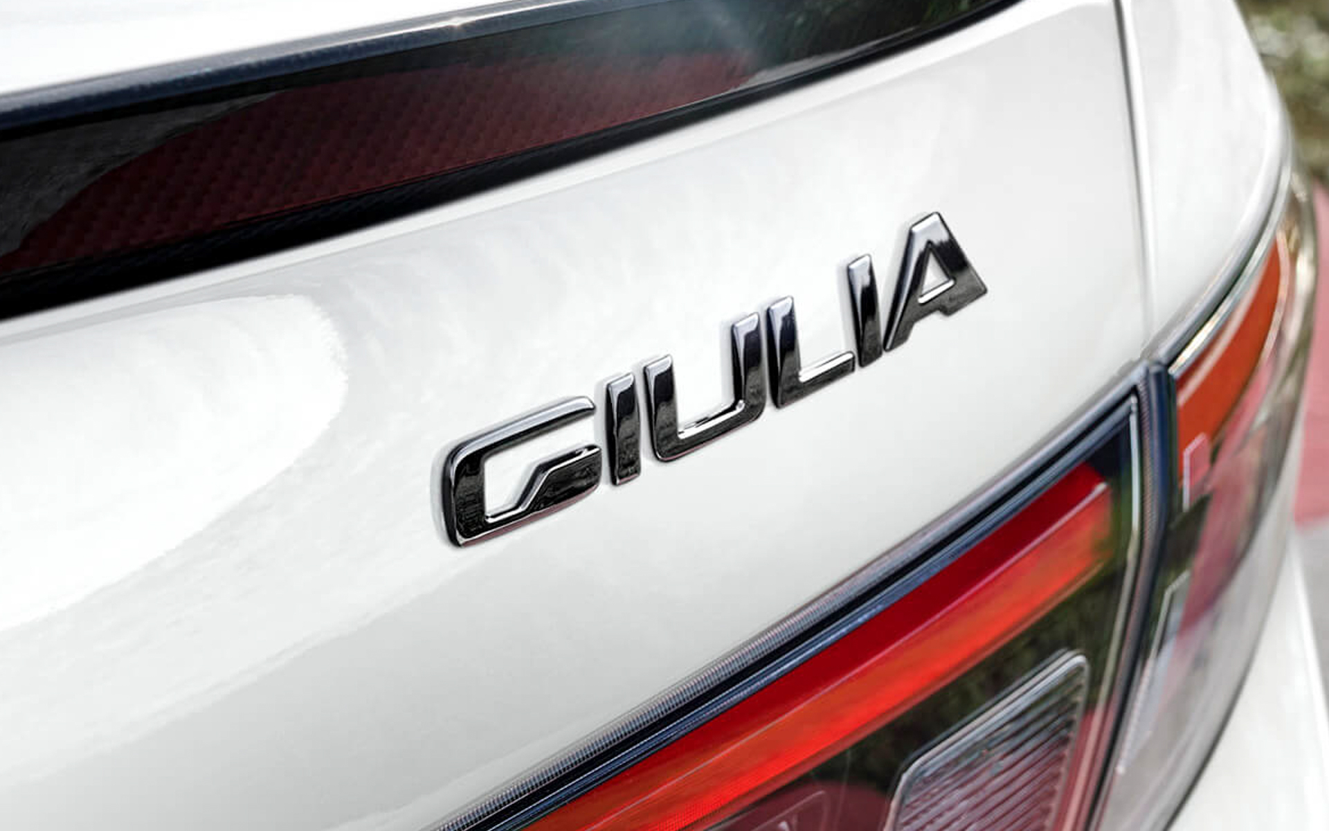 GIULIA エンブレム（ダーク）