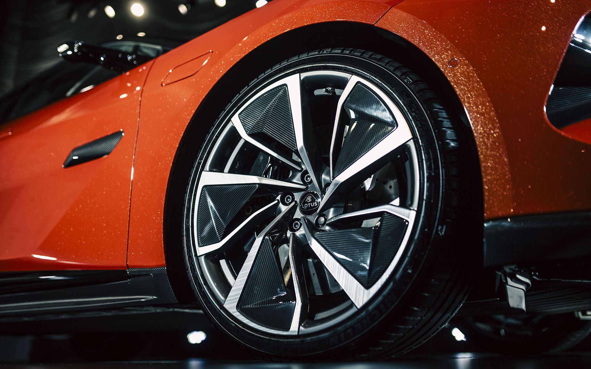 Eセグメントの4ドアクーペとなるエメヤ