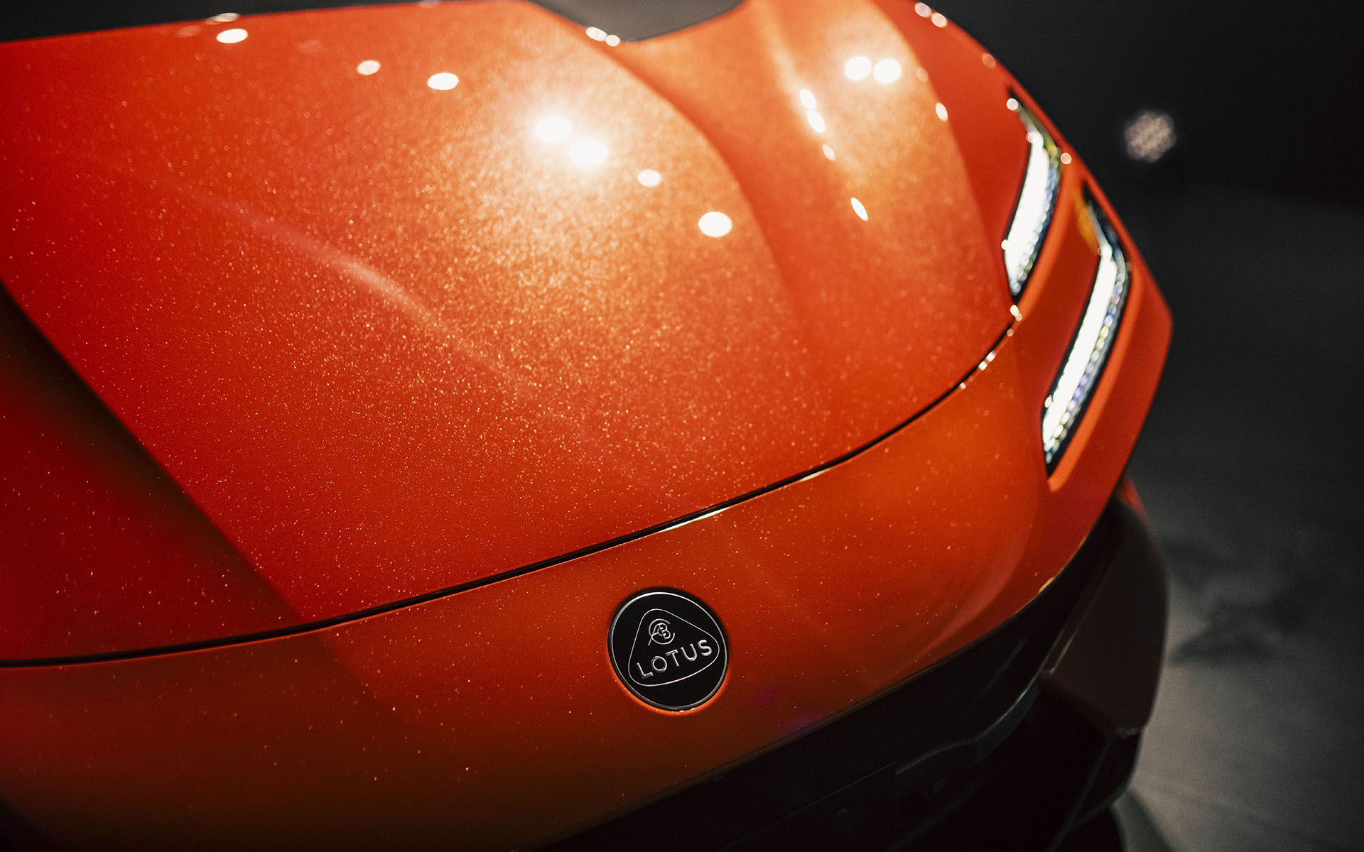 Eセグメントの4ドアクーペとなるエメヤ