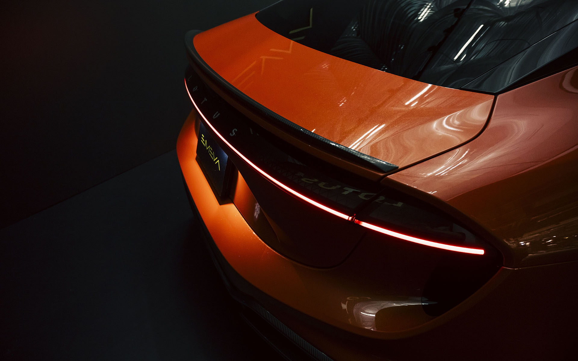 Eセグメントの4ドアクーペとなるエメヤ