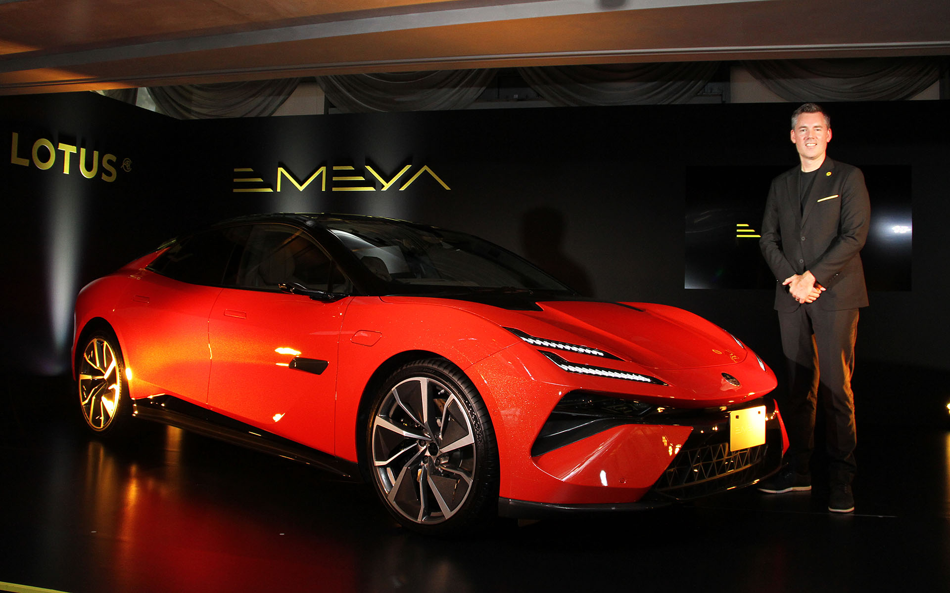 新型EV「エメヤ」と英ロータス アジアパシフィック ミドルイースト＆アフリカ プレジデント＆CEOのダン・バルマー氏