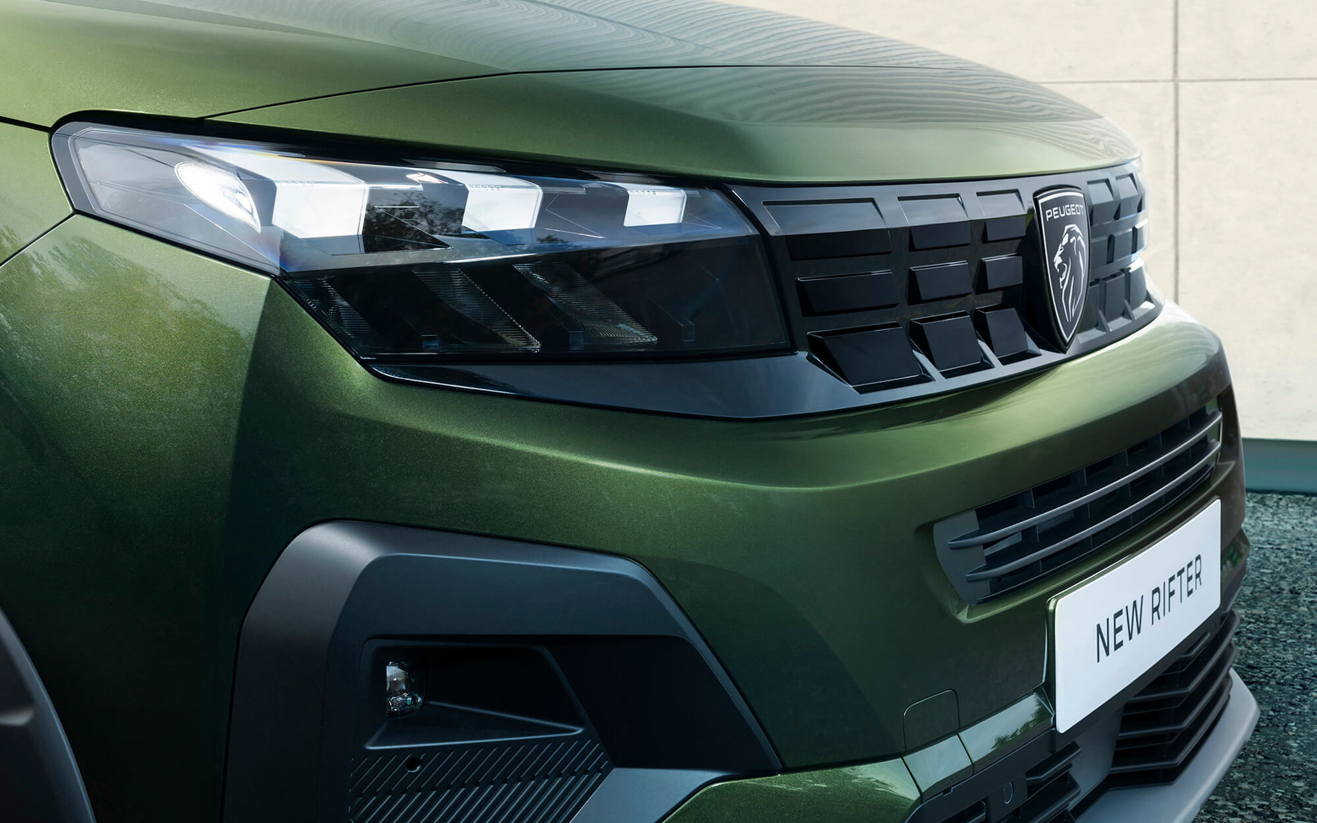 3本爪のデイライトもブロック形状へと進化