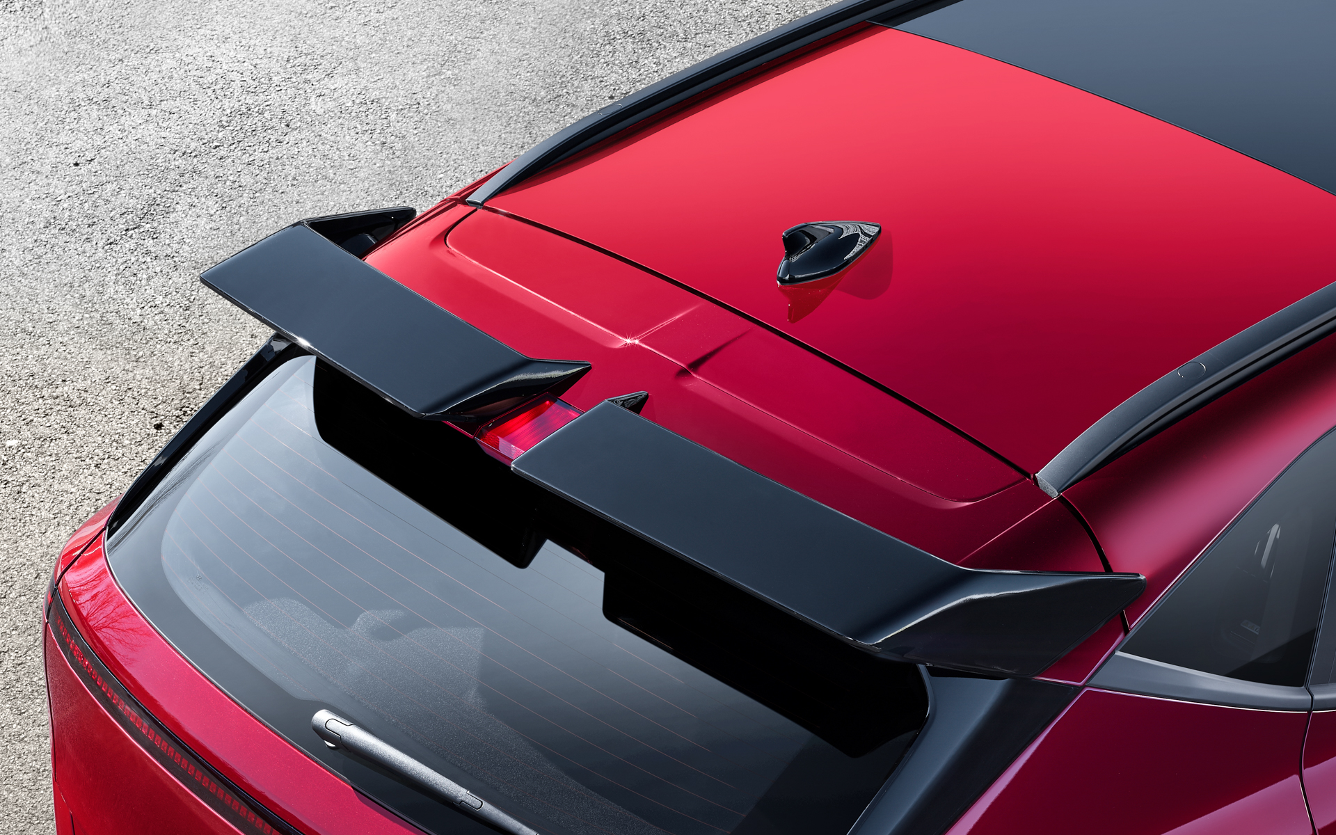 ウィングタイプリヤスポイラー