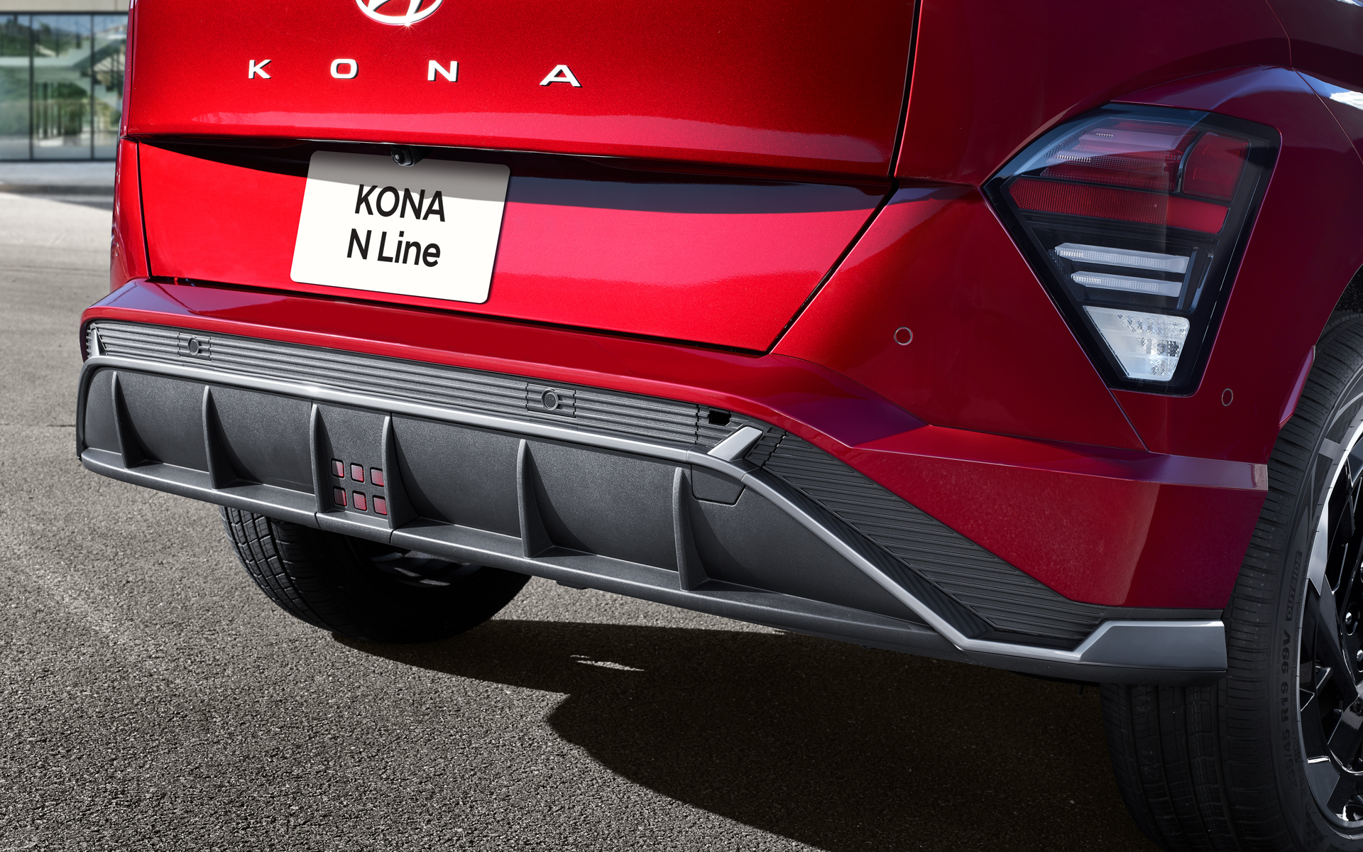 専用フロント＆リアバンパーを採用