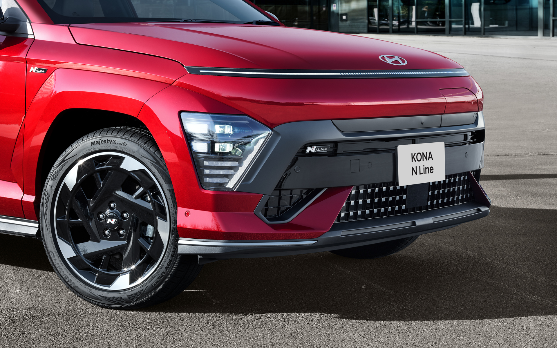 専用フロント＆リアバンパーを採用