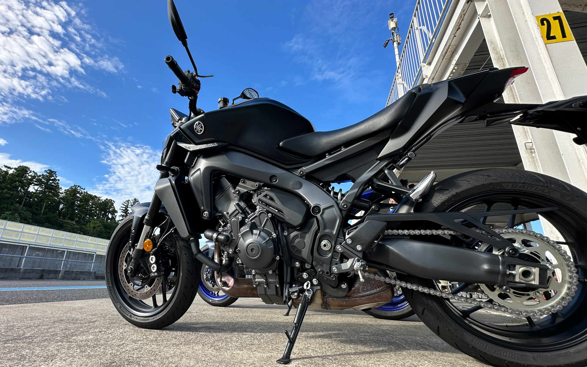 スポーツモデルからクラッチレバーとシフトペダルが消えた！