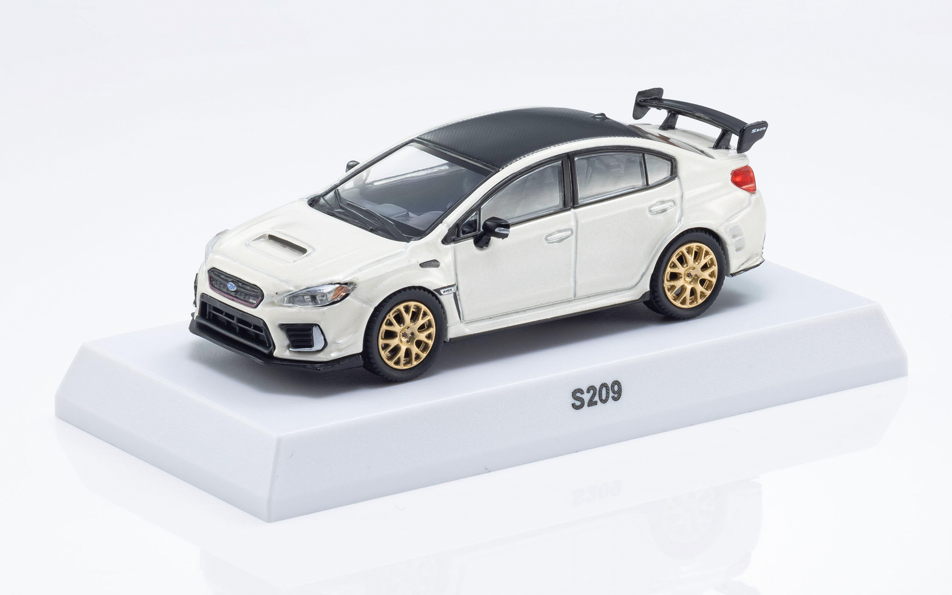 ホワイトは京商オンラインサイトで数量限定発売