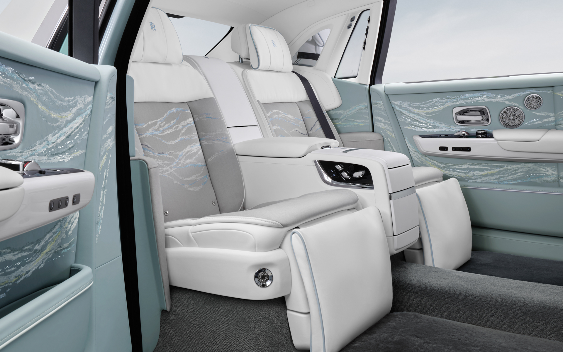 「ファントム・シンティラ」のインテリア