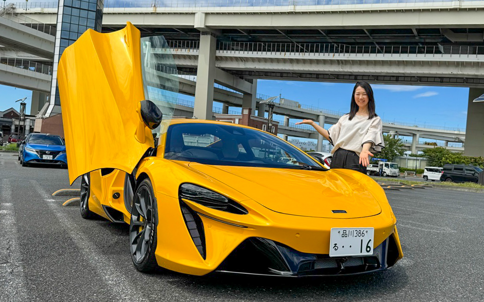 ボルケーノ・イエローという鮮やかなボディカラーが目を惹く、アルトゥーラは機敏な走りが存分に楽しめるモデル。EV航続距離も最大33kmなので、近場の通勤くらいなら電気だけでいけそうですね