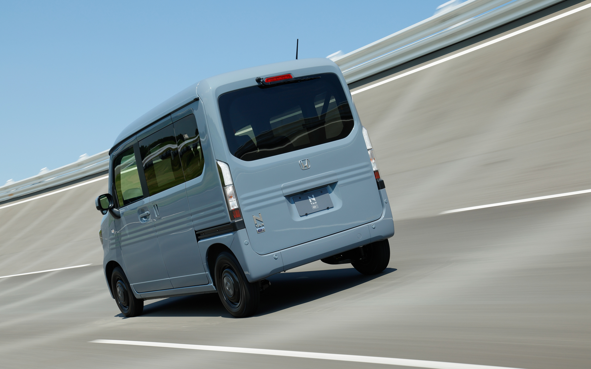 高速巡行するような車種ではないが、トルクフルで100km/hまでサクッと車速をのせられる