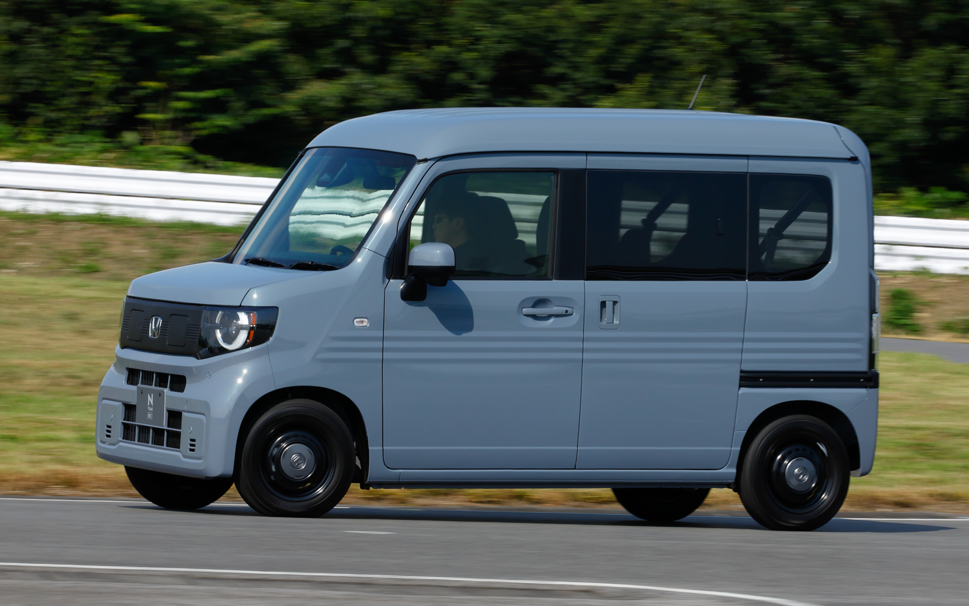 タイヤを13インチにしたことでエアボリュームが増え、サスペンションのセッティング範囲にも余裕ができたと言う