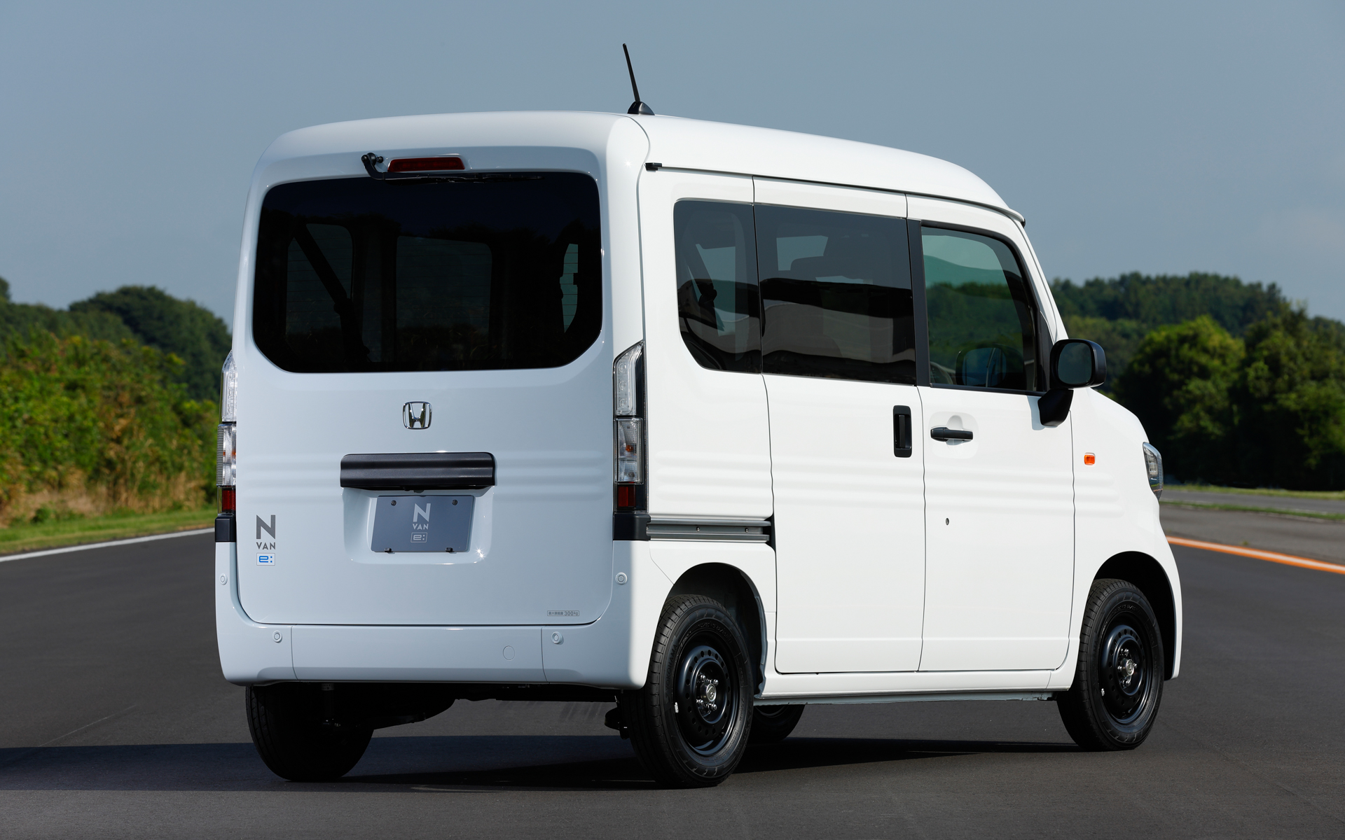 撮影車のボディカラーはプラチナホワイト・パール