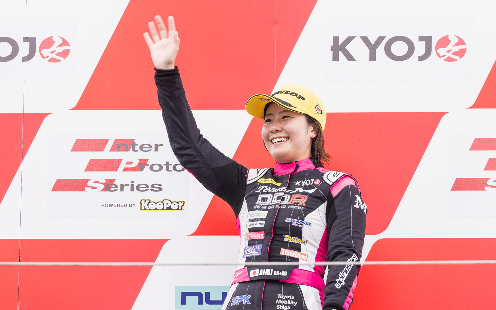 Rd.4で優勝したのは、ポールポジションからスタートした#17 Team M 岡部自動車D.D.R VITAの斎藤愛未選手