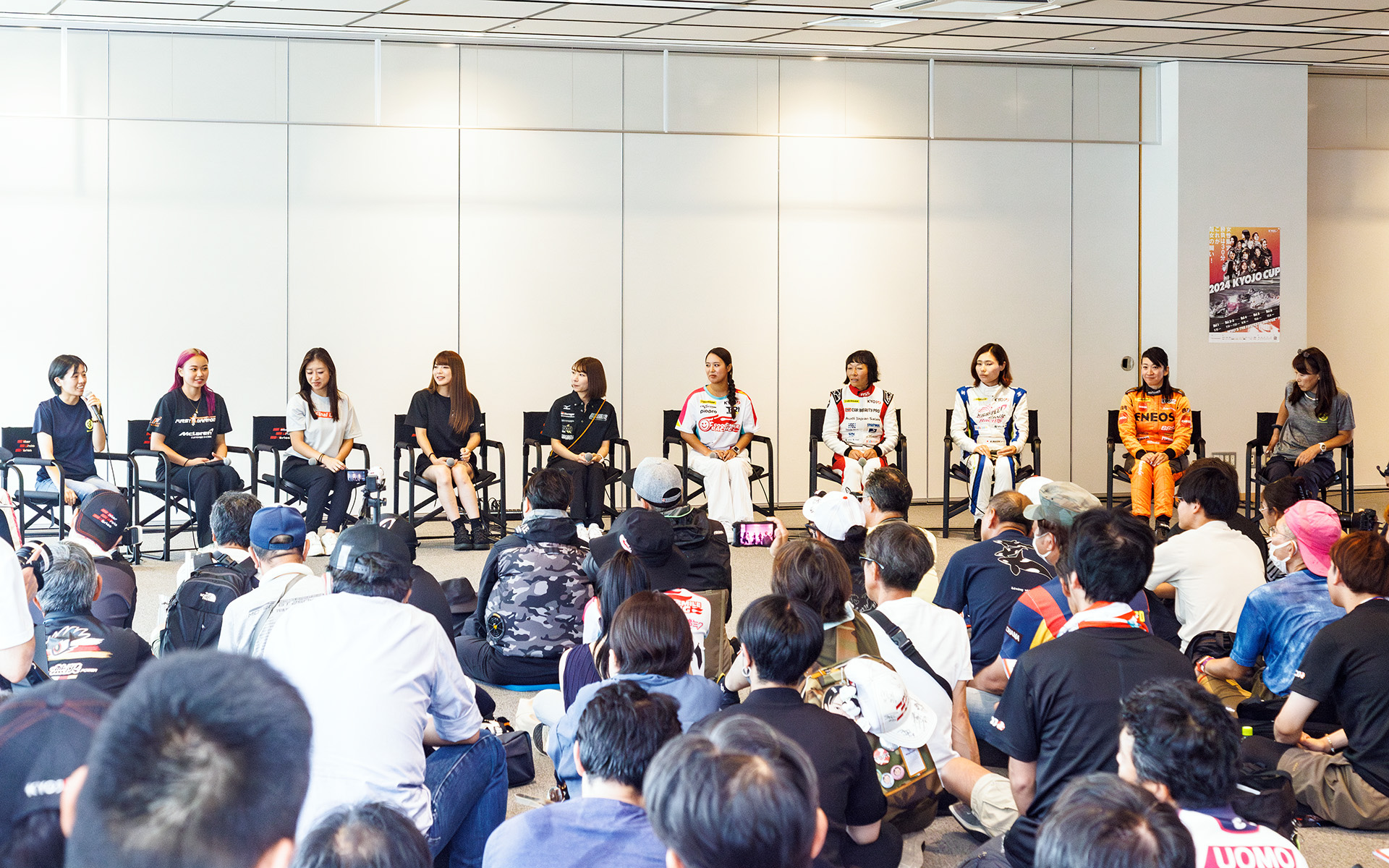 会場で行なわれたトークイベント、KYOJO CUPに注目してくれる人が増えてきている