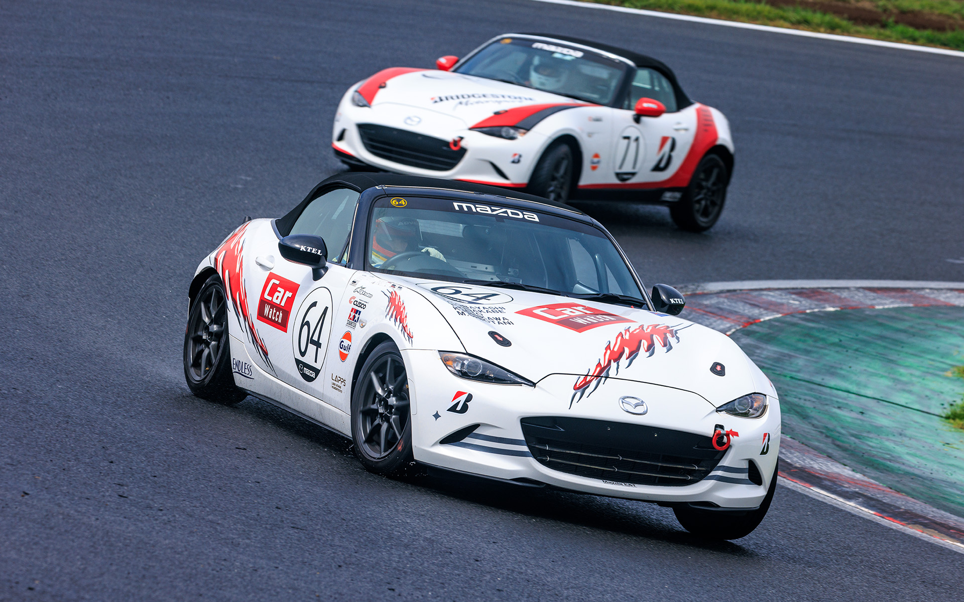 2023年のメディア対抗ロードスター4時間耐久レースを走る64号車 CarWatch ロードスター