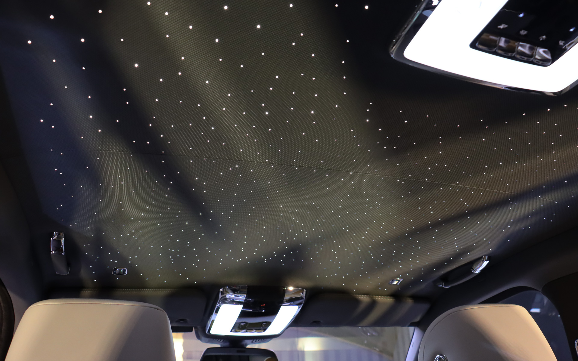 光ファイバーで星空を表現する「シューティング・スター・ヘッドライナー」