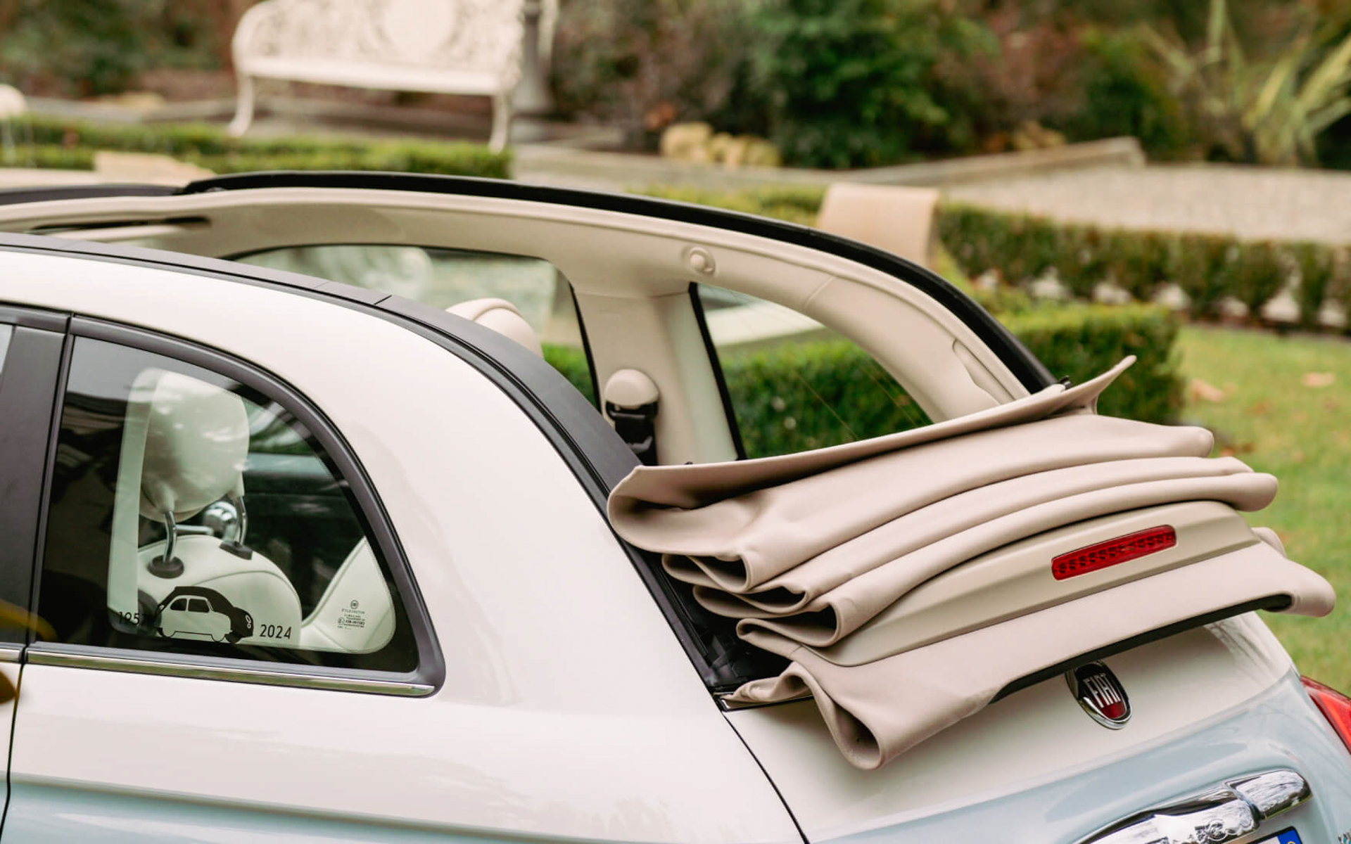 ソフトトップのカラーは「アイボリー」