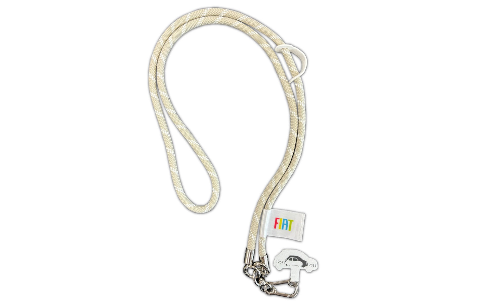 首や肩からかけられる「フィアットオリジナル モバイルストラップ」のサイズは、ストラップ部7mm×約1200mm（φ×全長）、タブ部30×15mm（幅×高さ）、素材はポリエステル