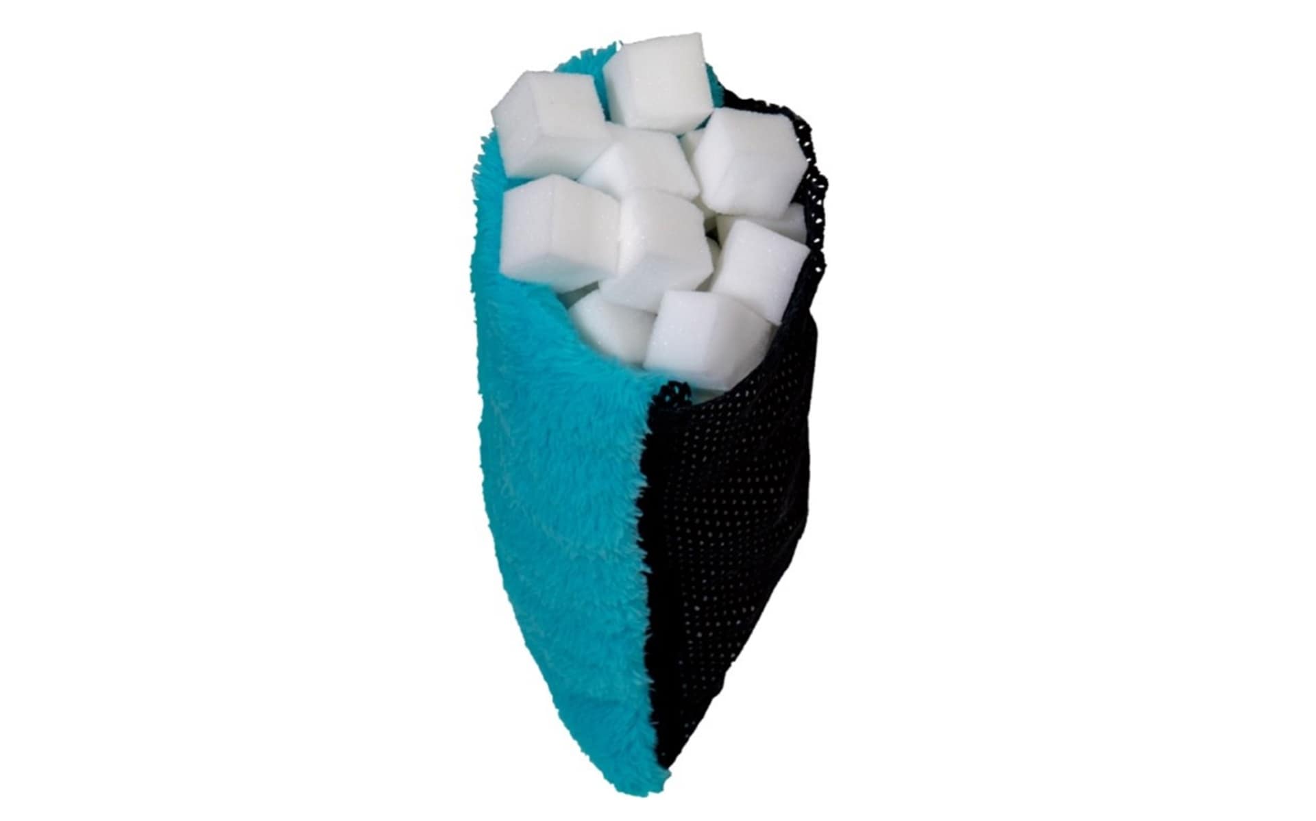 内部には小さいスポンジがたくさん入っている。サイズは約140×210×70mm（幅×高さ×奥行き）