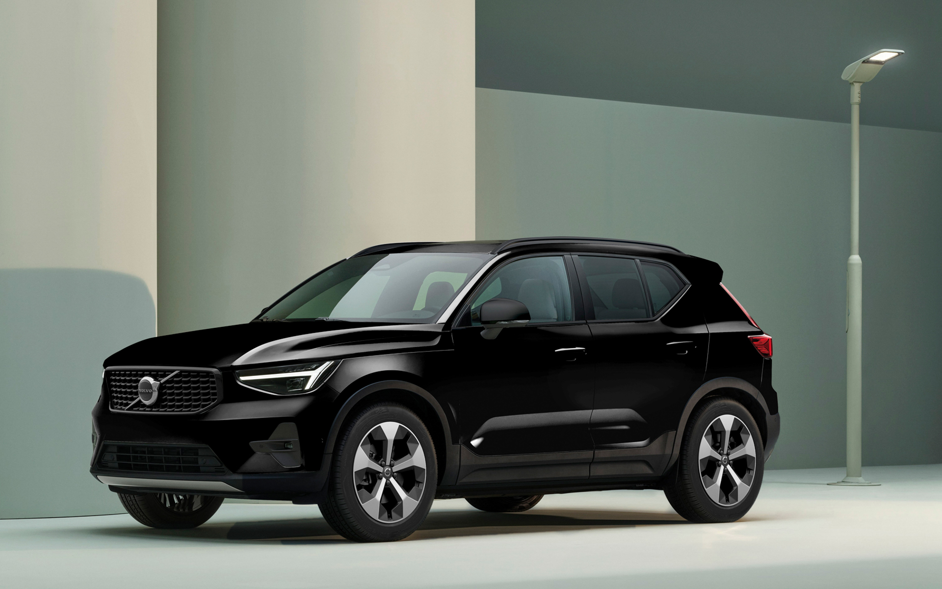 ボルボの特別仕様車「XC40 ウルトラ B4 AWD ダークエディション」