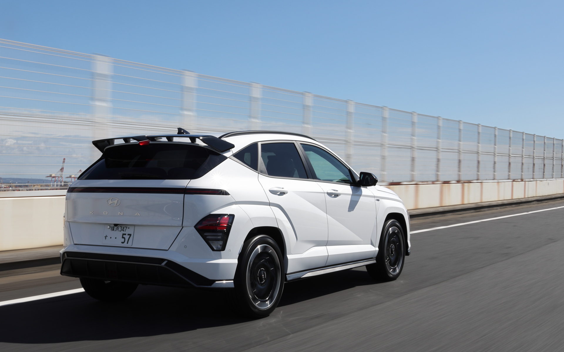 加速は俊敏で高速道路の流れにも自然に乗れる