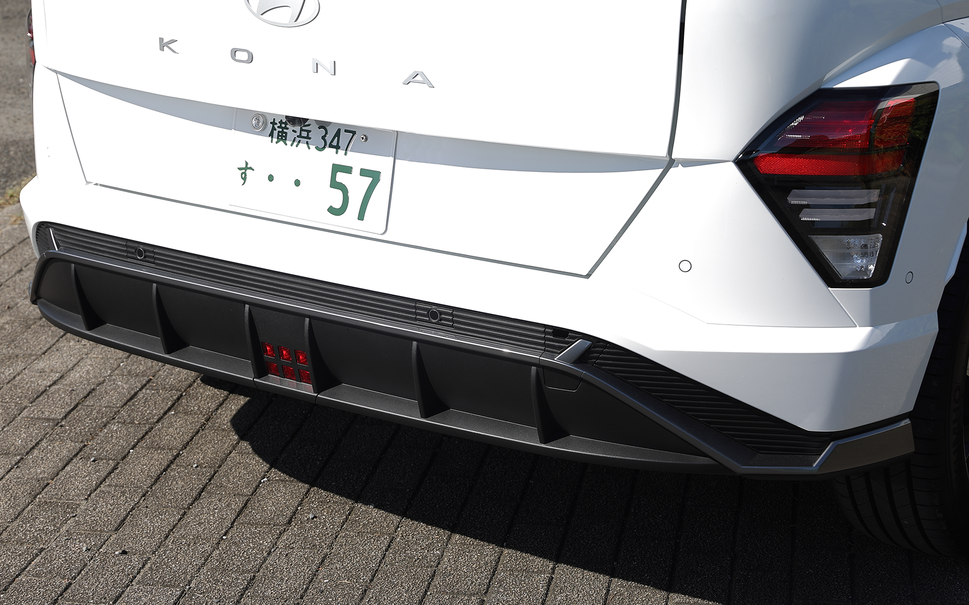 リアバンパーもN Line専用デザインで、スポーティなディフューザー形状を採用