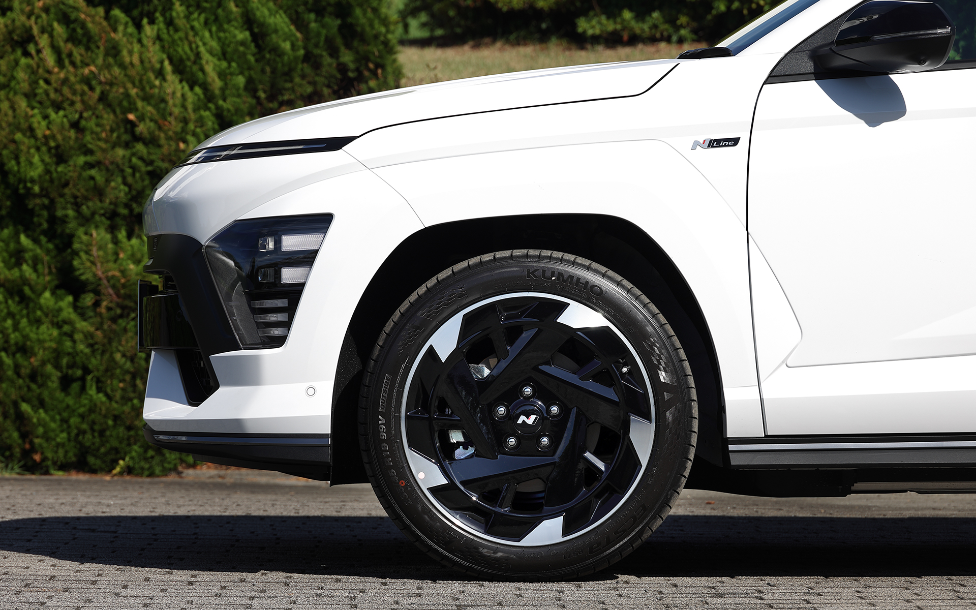 N Line専用デザイン19インチアルミホイールを装備。タイヤはクムホ「ECSTA PS71」でサイズは235/45R19 99V