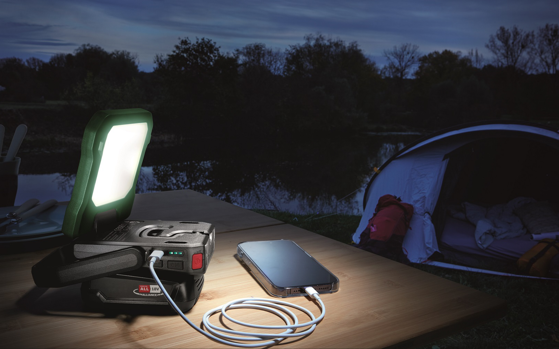 DIY用18Vコードレス工具シリーズに360度可動するコードレスライト「ESL 18V-400H」追加