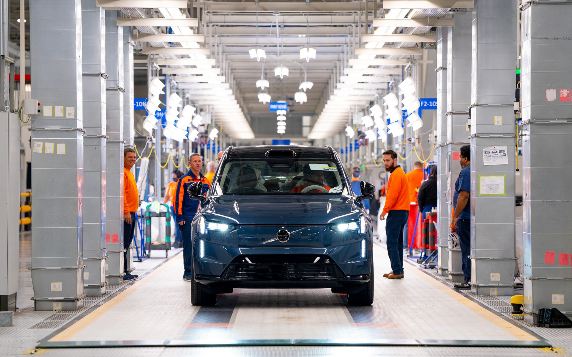 ボルボの新しいフラグシップSUV「EX90」