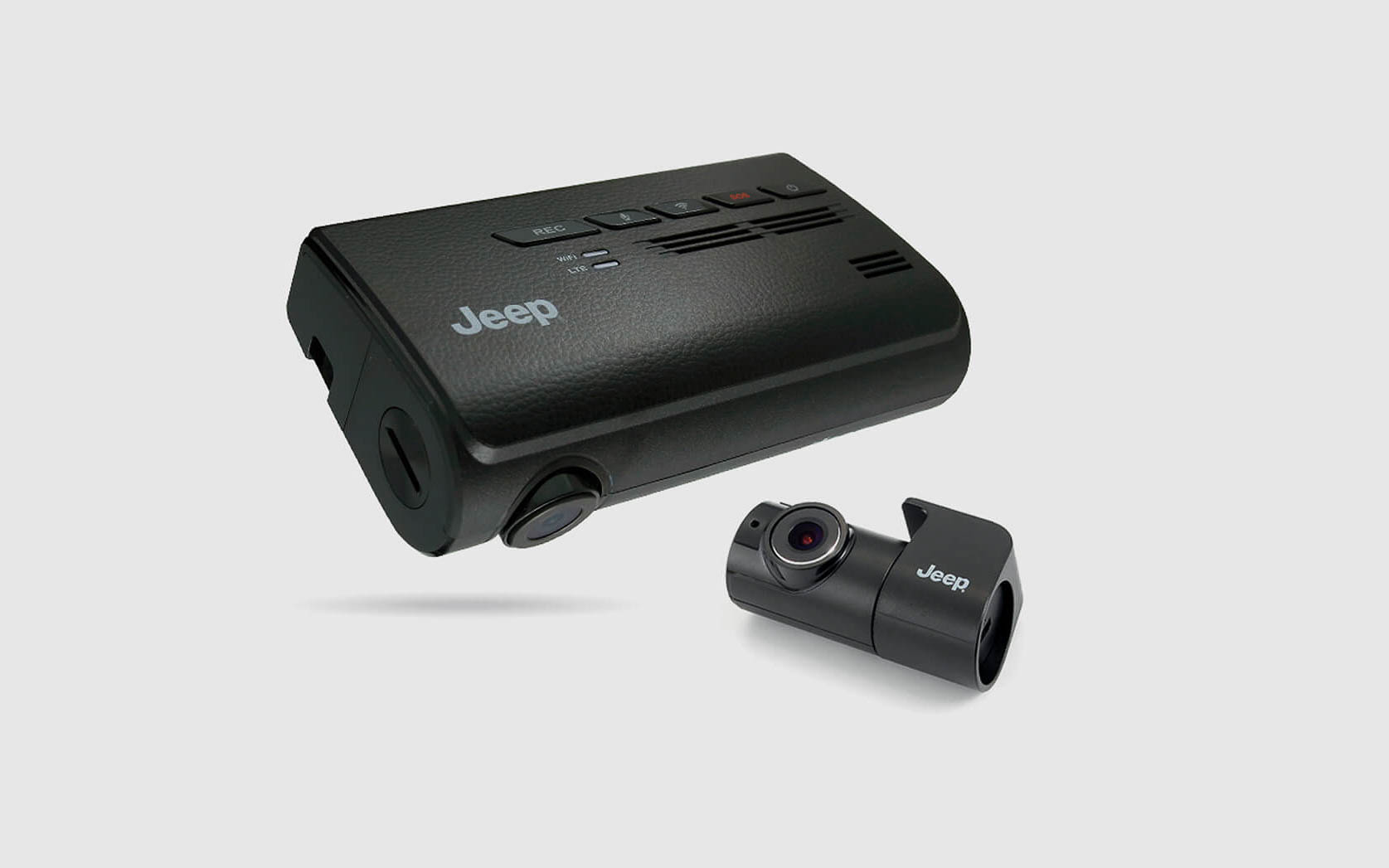 フロントとリアのドライブレコーダーなど約23万円相当のアクセサリーを特別装備