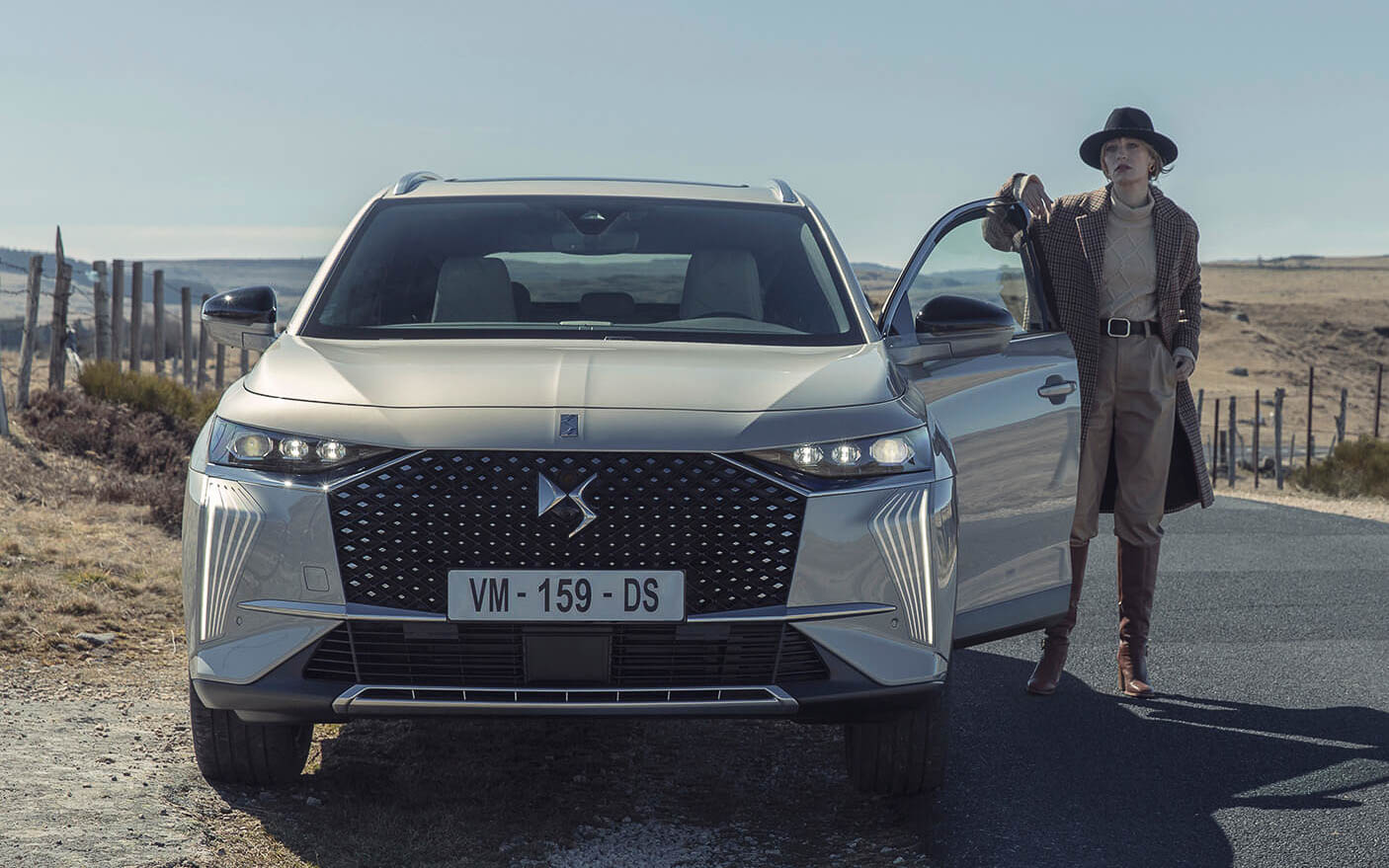 DS 7 OPERA E-TENSE 4×4 Pearl Grey Edition