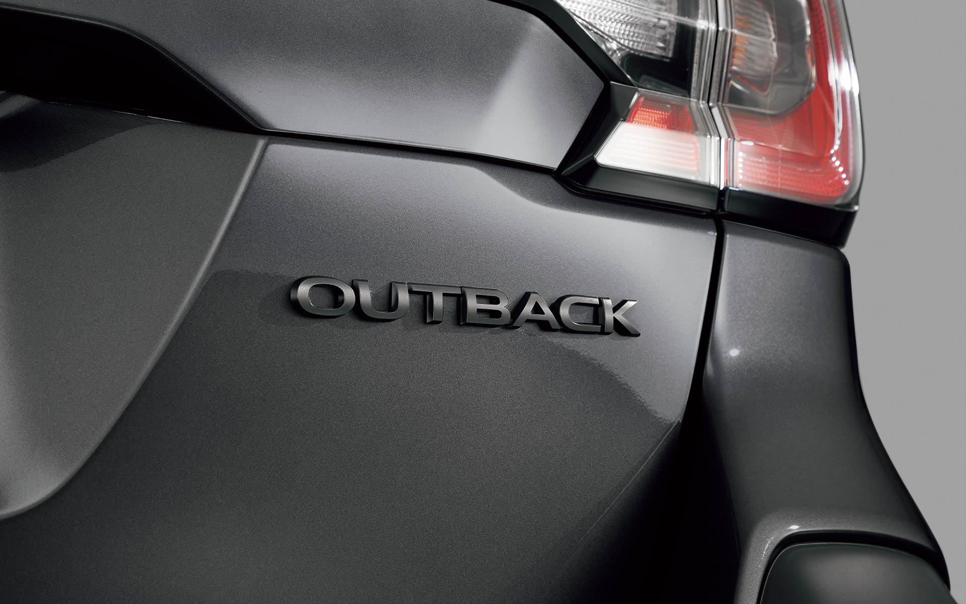 OUTBACK/シンメトリカルAWD リアオーナメント（ラスターブラック塗装）